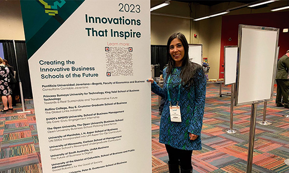 El decano de la Facultad de Ciencias Económicas y Administrativas, Andrés Rosas Wulfers, participó en la International Conference and Annual Meeting de la AACSB; en Chicago, EEUU; que convoca a las instituciones que trabajan en la creación de valor en el mundo empresarial para la sociedad.